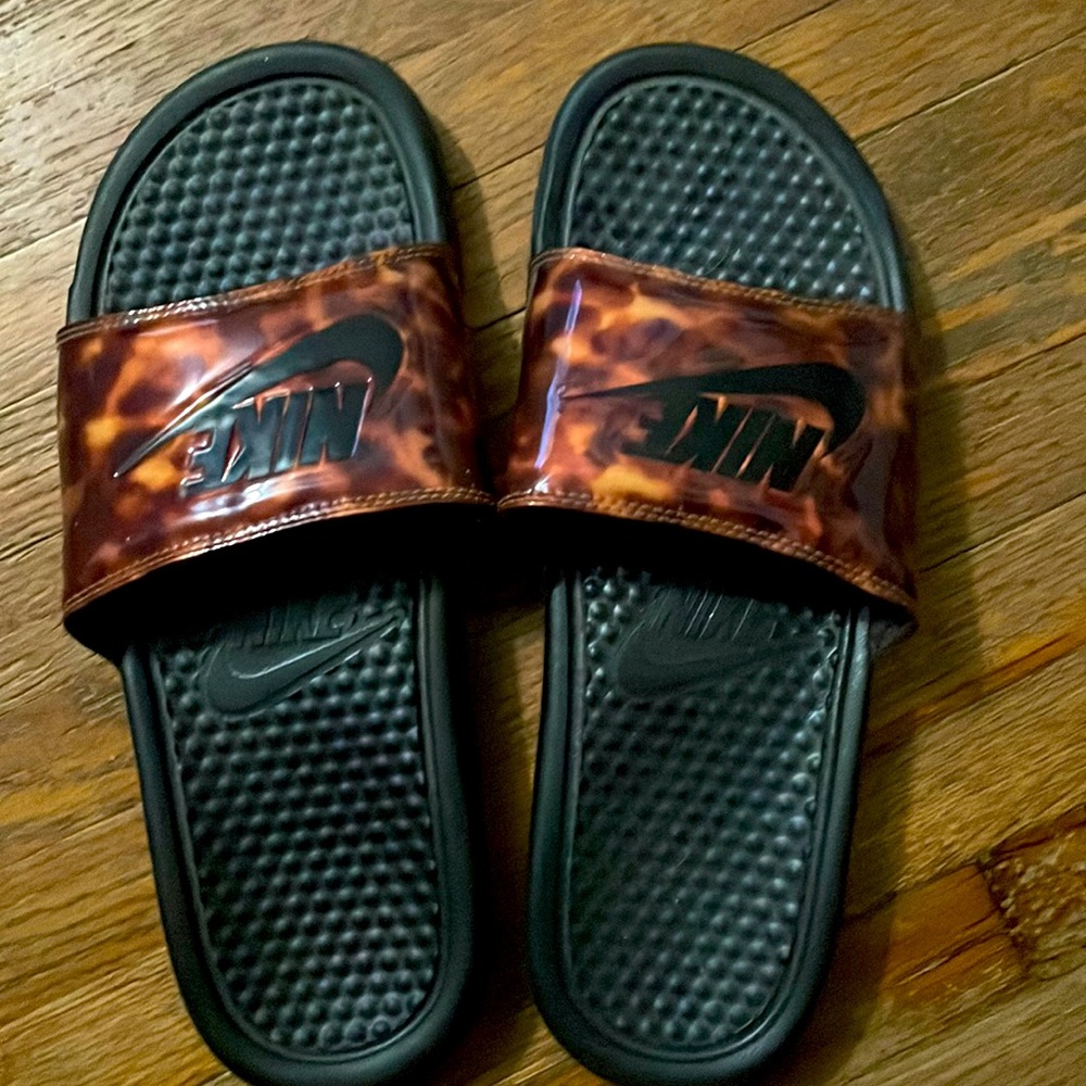 NIKE Tortoise Slide Sandals